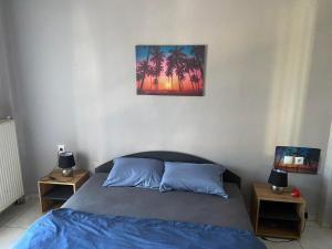 A bed or beds in a room at Sabine