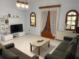A television and/or entertainment centre at Sabine