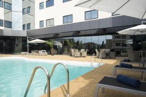 Πισίνα στο ή κοντά στο Fiesta Residences Boutique Hotel and Serviced Apartments.