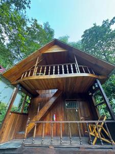 a tree house with a balcony on the side of it at Green Paradise Bungalows in Las Palmas
