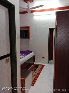 Postel nebo postele na pokoji v ubytování Om Datta Krupa Niwas Cottage