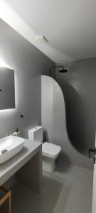 Koupelna v ubytování Aegean Gold Syros Suites