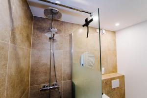 a shower with a glass door in a bathroom at Jenapartments for6 Boxspring & Smart TV & Waschmaschine in Jena +22 photos