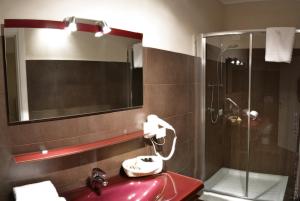 A bathroom at Hotel Eremo