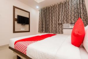 Posteľ alebo postele v izbe v ubytovaní OYO Hotel Gems