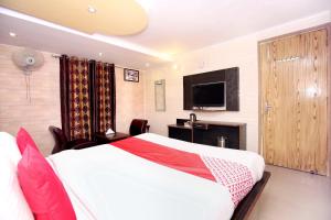 a hotel room with a bed and a television at Super OYO Hotel Continental Inn 42 in Chandīgarh