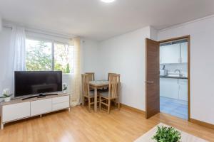 a living room with a television and a table at Apartamento 3 habs Madrid in Madrid
