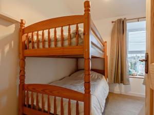Postel nebo postele na pokoji v ubytování 3 Bed in Portreath 87649