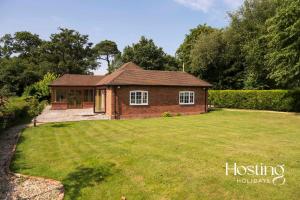 a small brick house with a large yard at Luxurious 4 Bedroom Villa With Exceptional Views And A Bedroom With A Bath Tub in Twyford