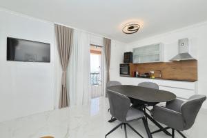 Køkken eller tekøkken på Villa Tin Apartments