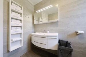 Et badeværelse på Villa Tin Apartments + 46 billeder