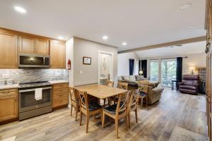 a kitchen and living room with a table and chairs at Alpine Escape by AvantStay On Camelback Mountain Near WaterparkAttractions in Crescent Lake