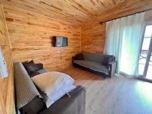 TV at/o entertainment center sa Adrasan Parlak evleri