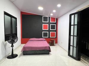 Katil atau katil-katil dalam bilik di Acogedor apartamento en el centro histórico de Guaduas