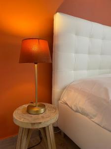 a lamp on a table next to a bed at Luciana Cannes avec parking - proximité centre croisette -gare -plage in Cannes
