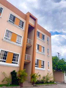 a large building with balconies on the side of it at Cozy Two Bedroom Apartment Near The U.S. Embassy in Antiguo Cuscatlán