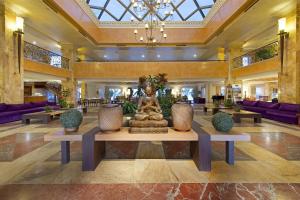 Lobbyn eller receptionsområdet på Elba Estepona Gran Hotel & Thalasso Spa