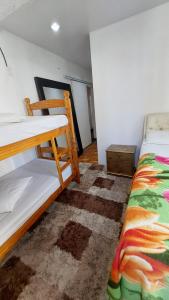 Uma ou mais camas em beliche em um quarto em Real Apartments 402 - Amplo e completo 4 quartos em Copacabana