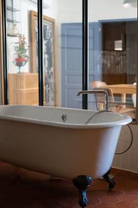 a white bath tub sitting in front of a window at Appartement T3 bas de Villa in Vero