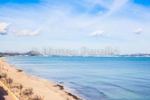 a view of a beach with the ocean at Ferienwohnung in Son Baulo mit Grill in Can Picafort