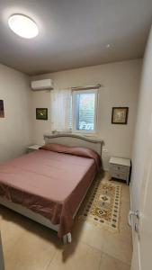 a bedroom with a bed and a window at Alba's House Lura1 Residence in Draç