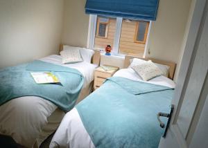 A bed or beds in a room at South Lakeland Leisure Village 