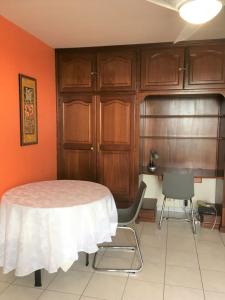 Appartement charmant à Saint-Denis avec vue sur la mer - 43 m²休息區