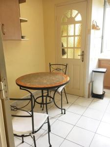 聖丹尼斯的住宿－Appartement charmant à Saint-Denis avec vue sur la mer - 43 m²，相簿中的一張相片