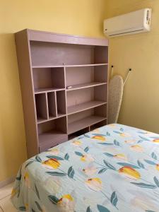 Appartement charmant à Saint-Denis avec vue sur la mer - 43 m²房間的床