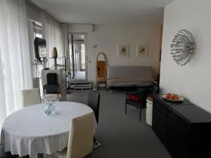 Posedenie v ubytovaní Big apartment with terrace & central location