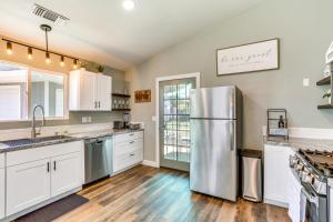 A kitchen or kitchenette at Quiet Redding Getaway about 7 Mi to Downtown!