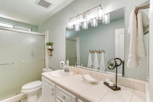 A bathroom at Quiet Redding Getaway about 7 Mi to Downtown!