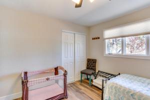 A bed or beds in a room at Quiet Redding Getaway about 7 Mi to Downtown!