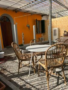 a patio with a table and chairs on a patio at Carlitos MAISON in Pisa
