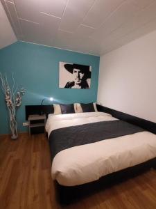 a bedroom with two beds and a painting on the wall at Apartment mit Rheinblick Koblenz in Koblenz