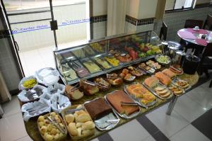 a buffet filled with lots of different types of food at Rede Andrade GV Center Hotel in Governador Valadares
