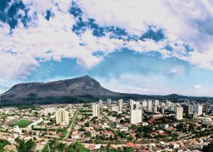an aerial view of a city with a mountain in the background at Rede Andrade GV Center Hotel in Governador Valadares