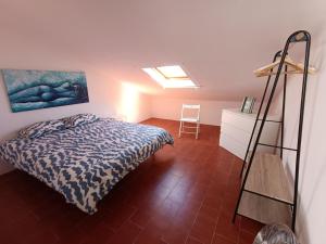 a bedroom with a bed and a ladder in it at Apartamento Praia da Gale in Albufeira