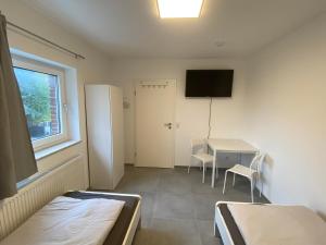 TV a/nebo společenská místnost v ubytování OWL Comfort Homes - Monteurwohnung/ Handwerkerunterkunft