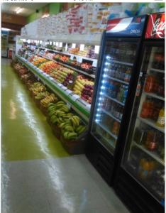 une section de produits d’un magasin de fruits et légumes dans l'établissement The Haven Hideaway & Platinum, à Freeport