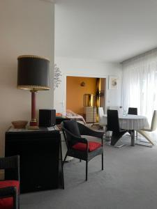Posedenie v ubytovaní Big apartment with terrace & central location