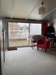 Posedenie v ubytovaní Big apartment with terrace & central location