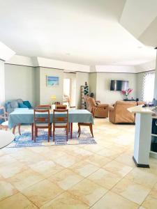 صورة لـ Serenity by the Sea: Ocean Front Villa with Pool في سانت فيليب