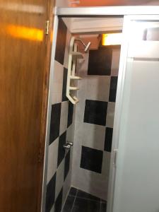 a bathroom with a black and white checkered floor at El Hogar de Carmelita in Guanajuato