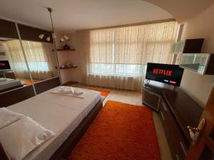 En eller flere senge i et værelse på NOVSEE INN Penthouse + 5 billeder