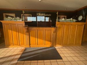 Lounge nebo bar v ubytování Interstate Inn