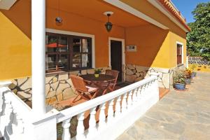 a patio with a table and chairs on a house at Ferienhaus mit Privatpool für 6 Personen ca 130 qm in La Punta, La Palma Westküste von La Palma in Tijarafe