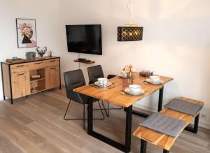 TV a/nebo společenská místnost v ubytování Ferienwohnung Ausklang - Todtnauberg, Feldberg