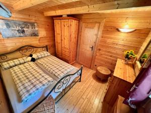 Un pat sau paturi într-o cameră la Jagdhaus zum Waldblick
