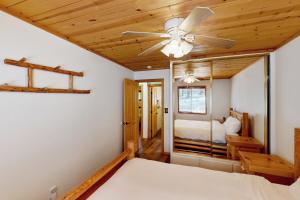 a bedroom with a bed and a ceiling fan at River Rock Lodge in South Lake Tahoe